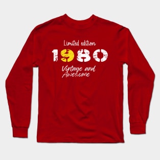 Born in 1980 Birthyear Gift, 1980 Awesome accessories for Birthday, 42nd Birthday Long Sleeve T-Shirt